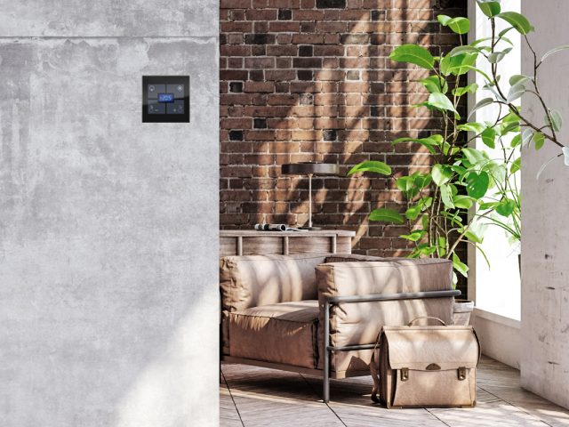 Ambientata Quibik Termostato Glass Button 640x480